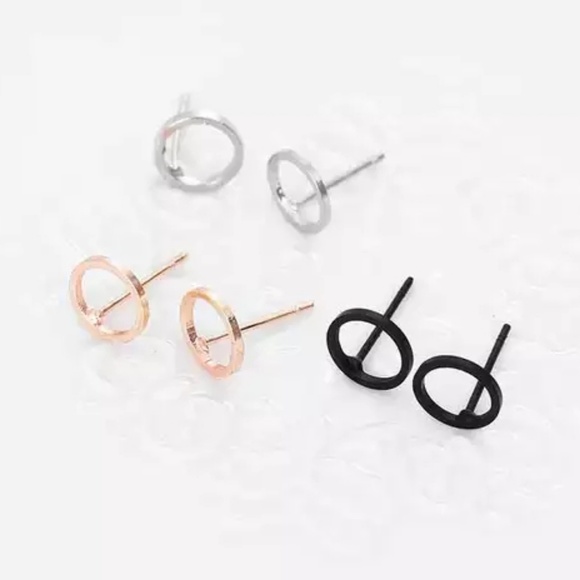 Gold Tone Simple Minimalist Circle - Picture 3 of 4